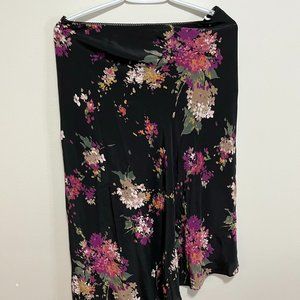 Holt Renfrew Studio 100% silk skirt Size 8